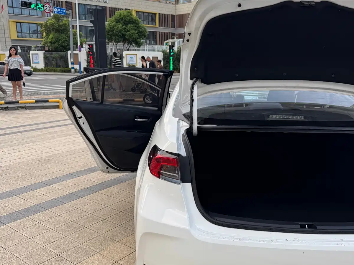 Photo 39 - Toyota Corolla
