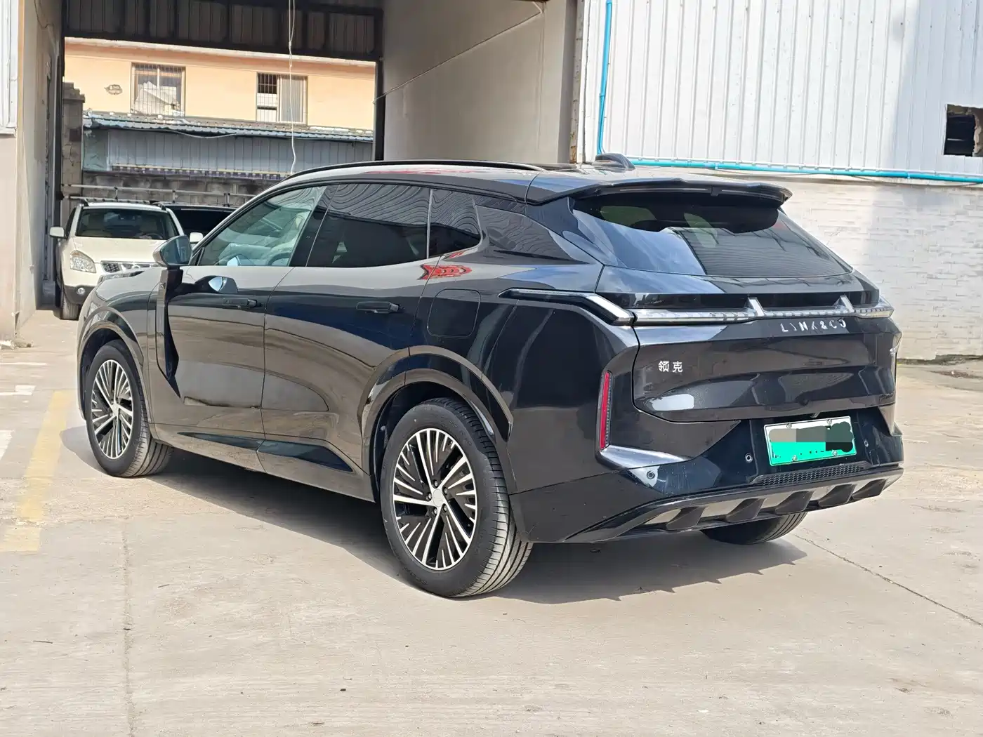 Lynk & Co 08 EM-P 2023 120km Long Range Pro фото 9