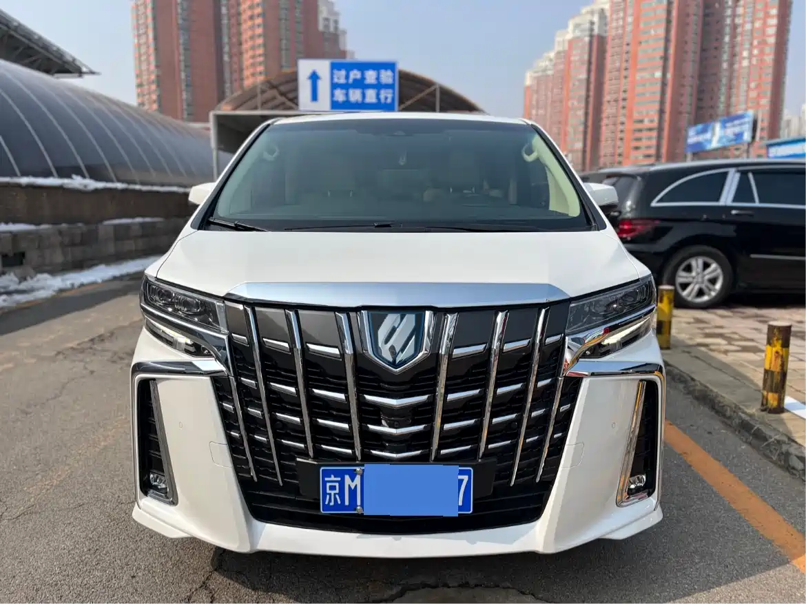 Toyota Alphard 2021 Hybrid 2.5L Premium фото 2