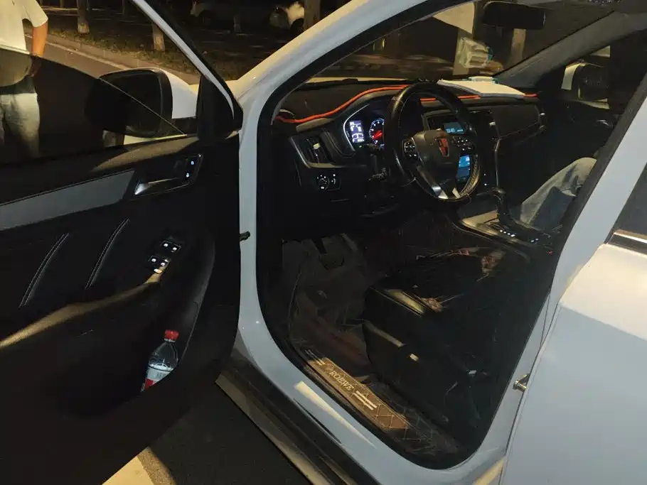 Фото 9 - Roewe RX5