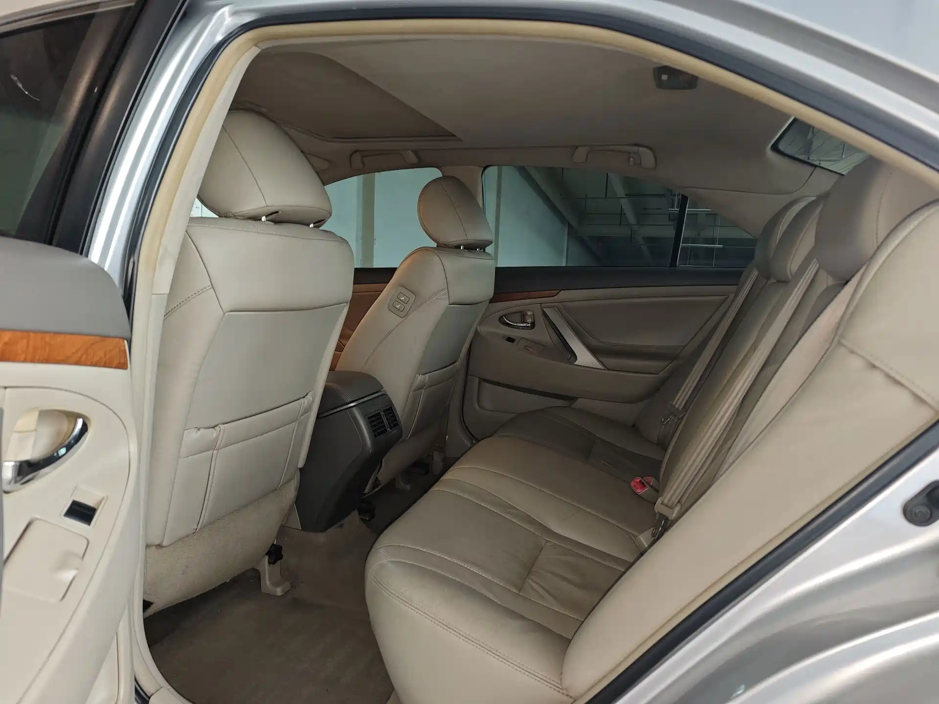 Photo 9 - Toyota Camry
