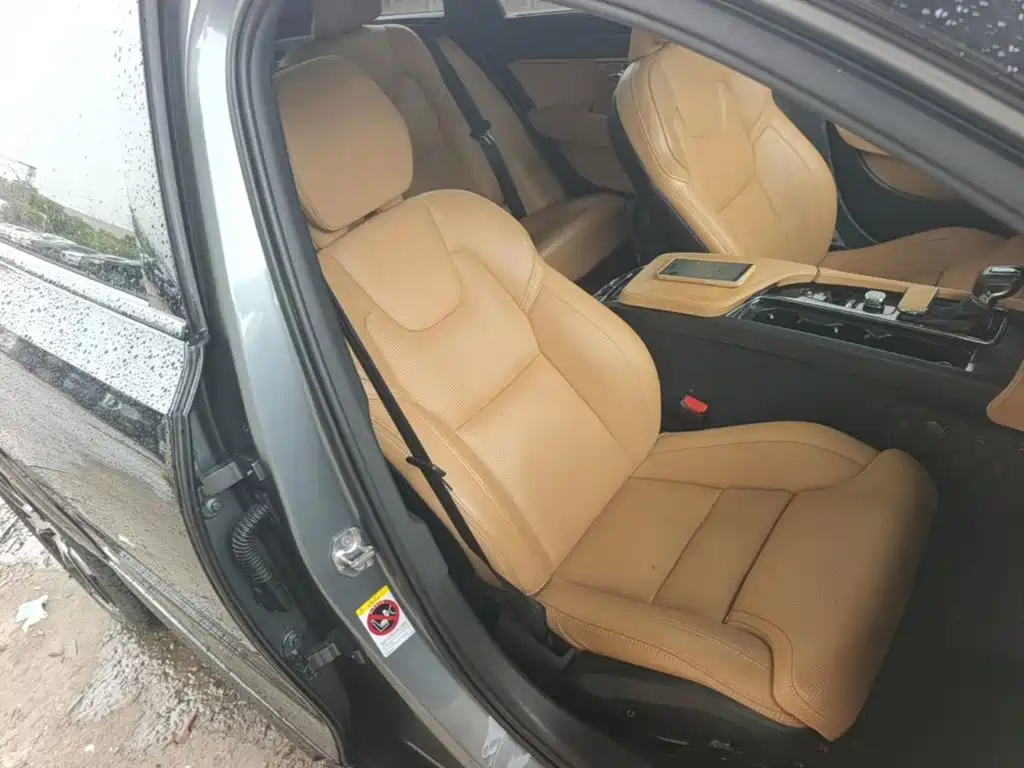 Фото 25 - Volvo V90