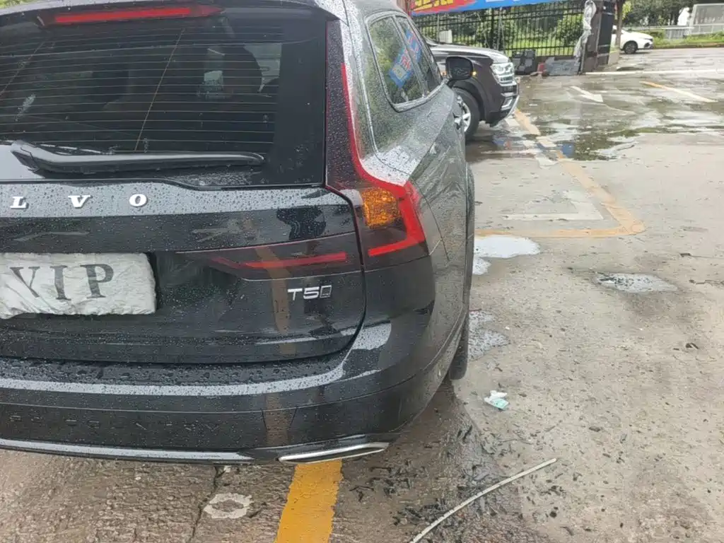 Фото 8 - Volvo V90