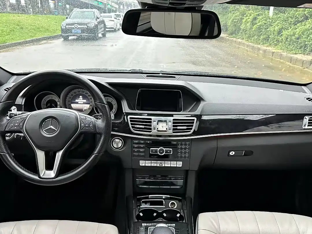 Фото 6 - Mercedes-Benz E-Class