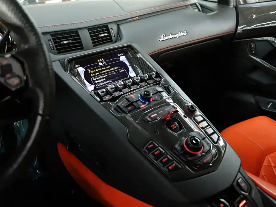 Lamborghini Aventador 2011 LP 700-4 фото 9