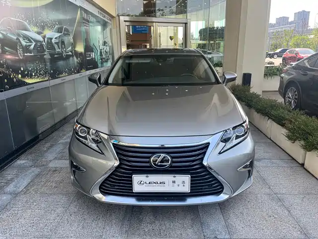 Lexus ES 2015 200 Comfort Edition — фото 2