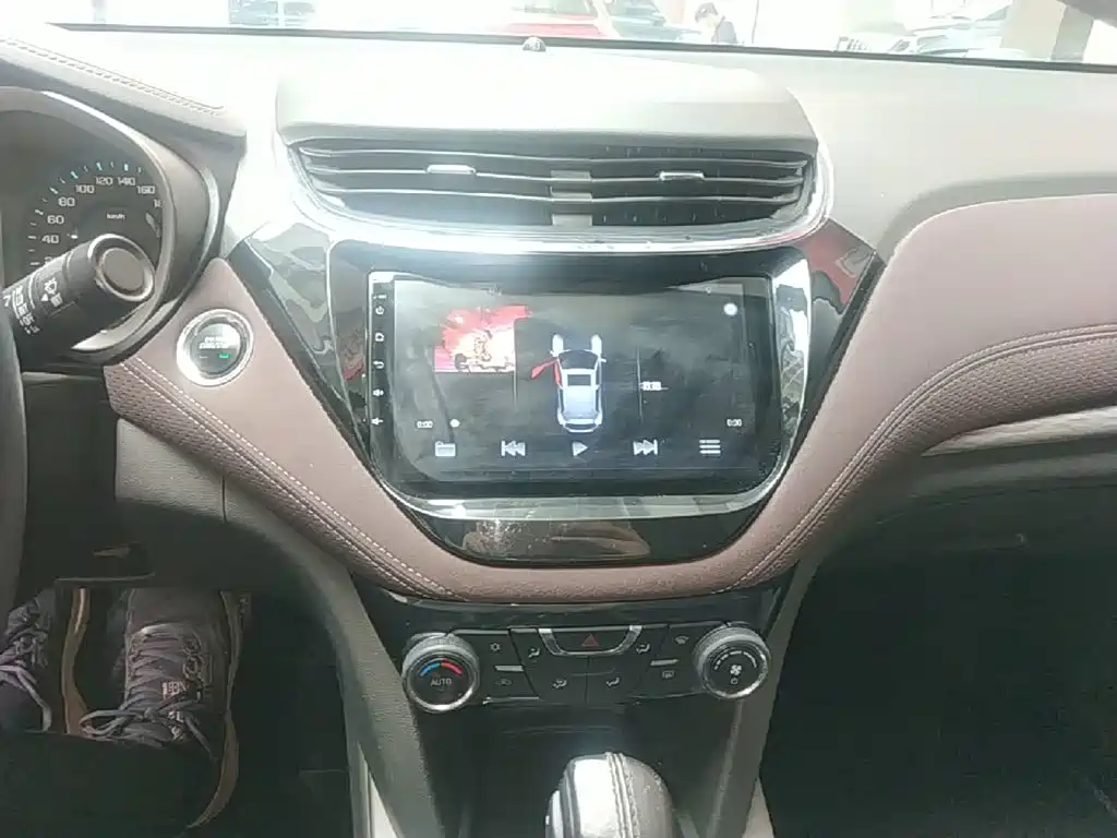 Photo 13 - Chevrolet Malibu