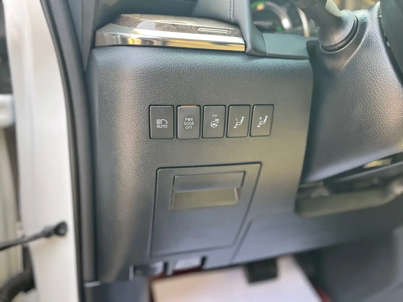 Toyota Alphard 2021 Hybrid 2.5L Premium фото 15