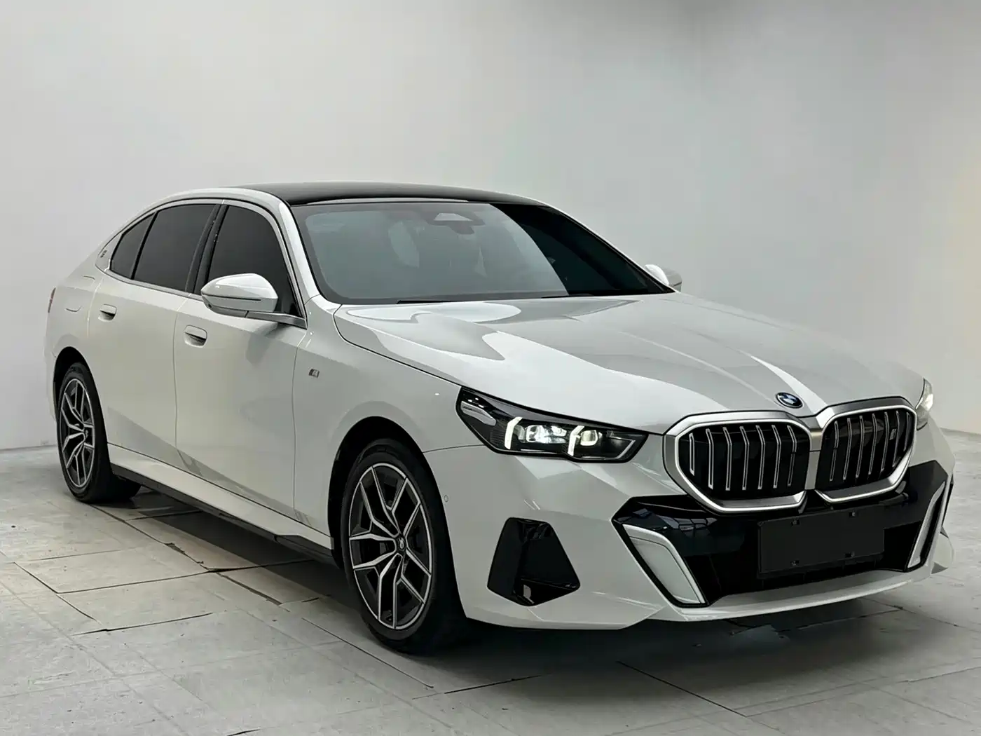 BMW i5 2024 2024 eDrive 35L Premium Model M Sport Package