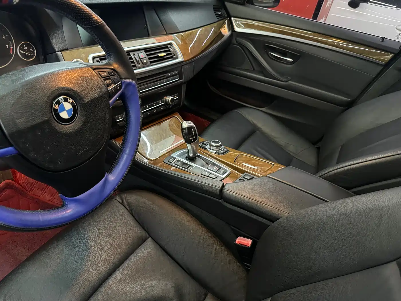 BMW 5 Series 2011 528Li Leading фото 12
