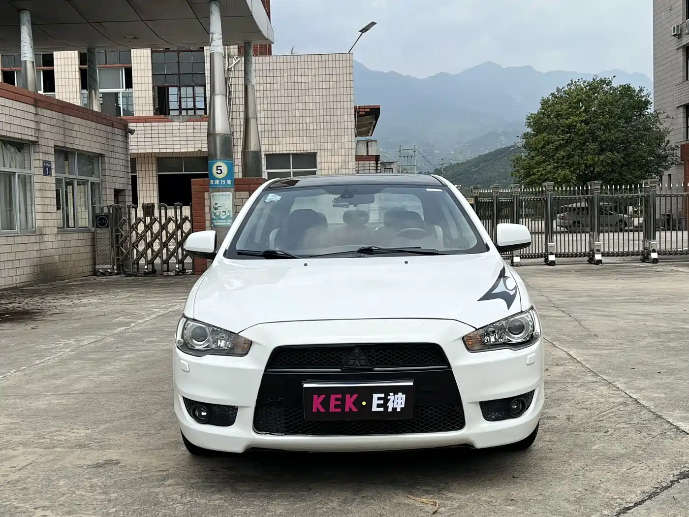 Mitsubishi Lancer EX 2012 Classic 2.0L CVT Black & White Edition