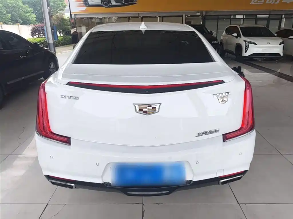 CADILLAC XTS