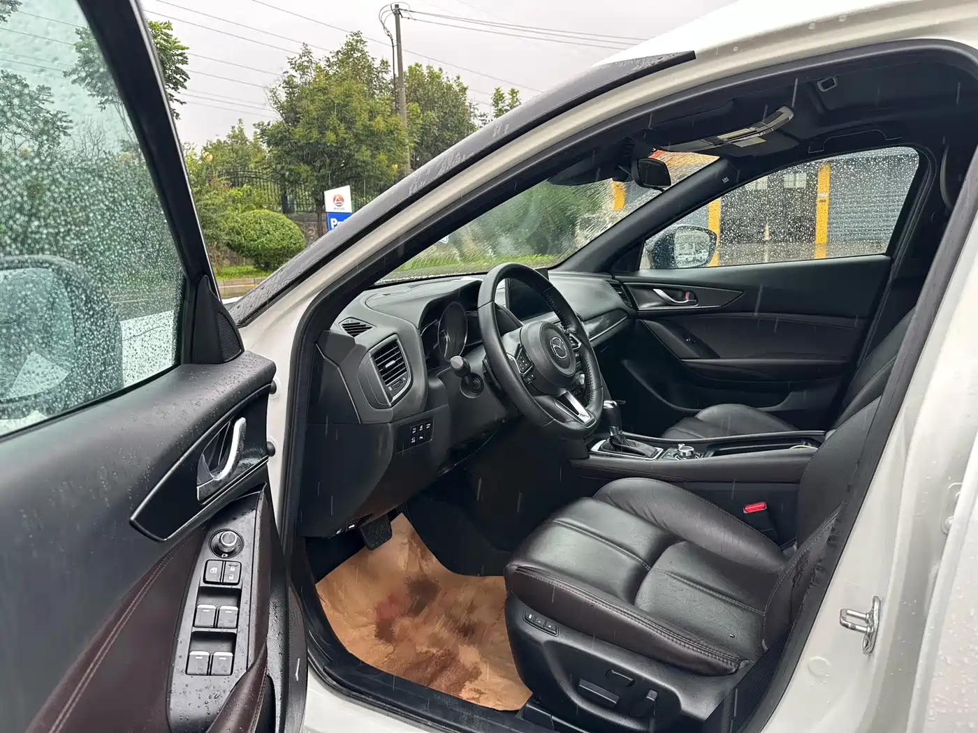 Photo 10 - Mazda CX-4