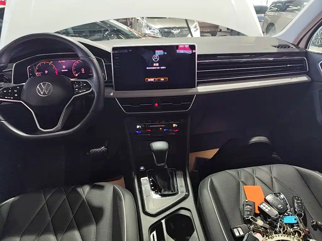 Photo 9 - Volkswagen Tiguan L