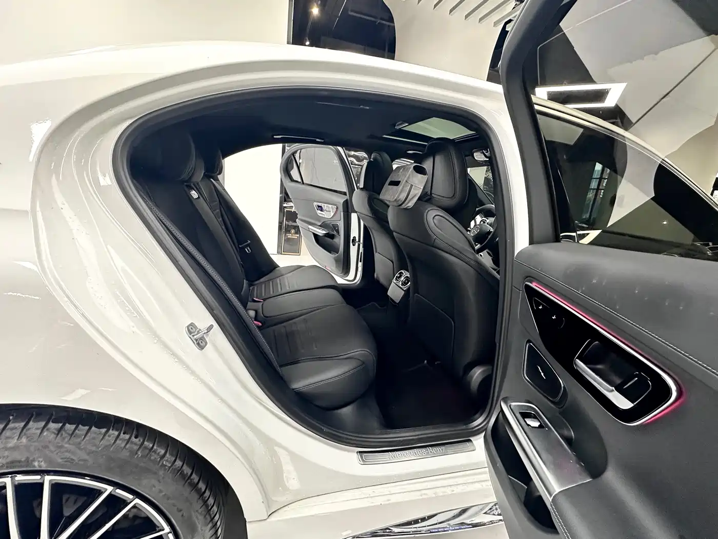 Mercedes-Benz C-Class 2023 Facelift C 200 L Sport Edition фото 8