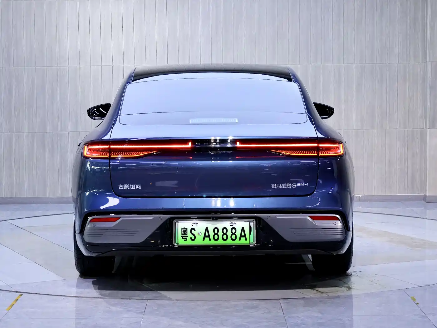 Geely Galaxy Galaxy Xingyao 8 2025 Model 130km EM-i Flagship Edition фото 7