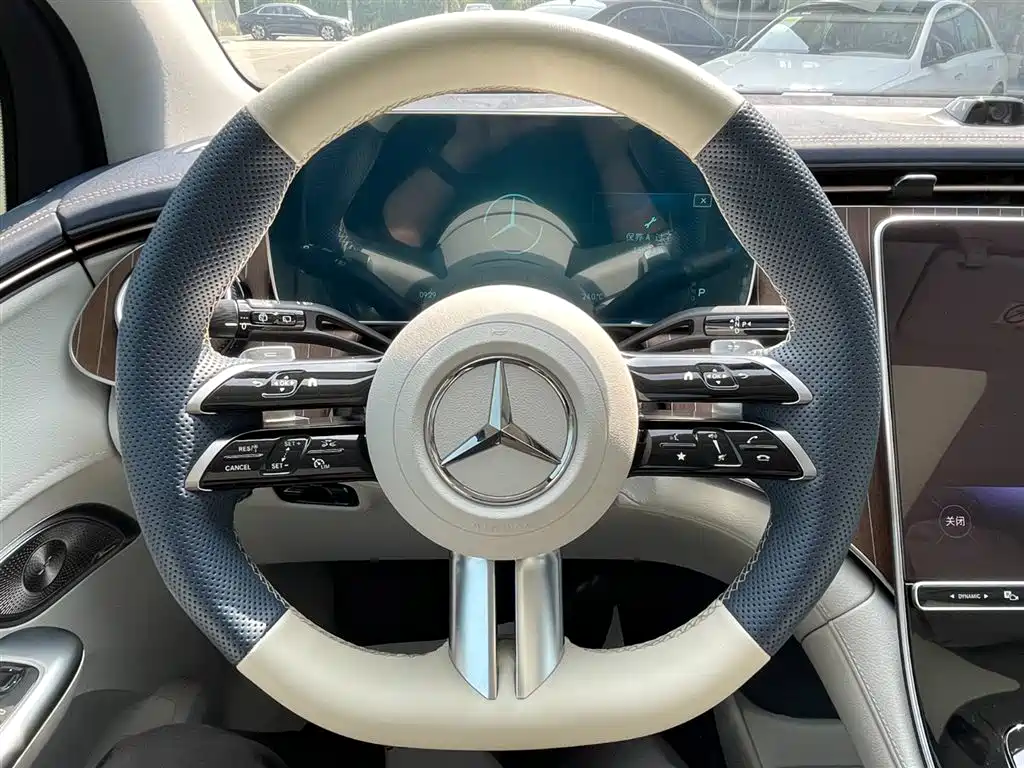 MERCEDES-BENZ EQE SUV