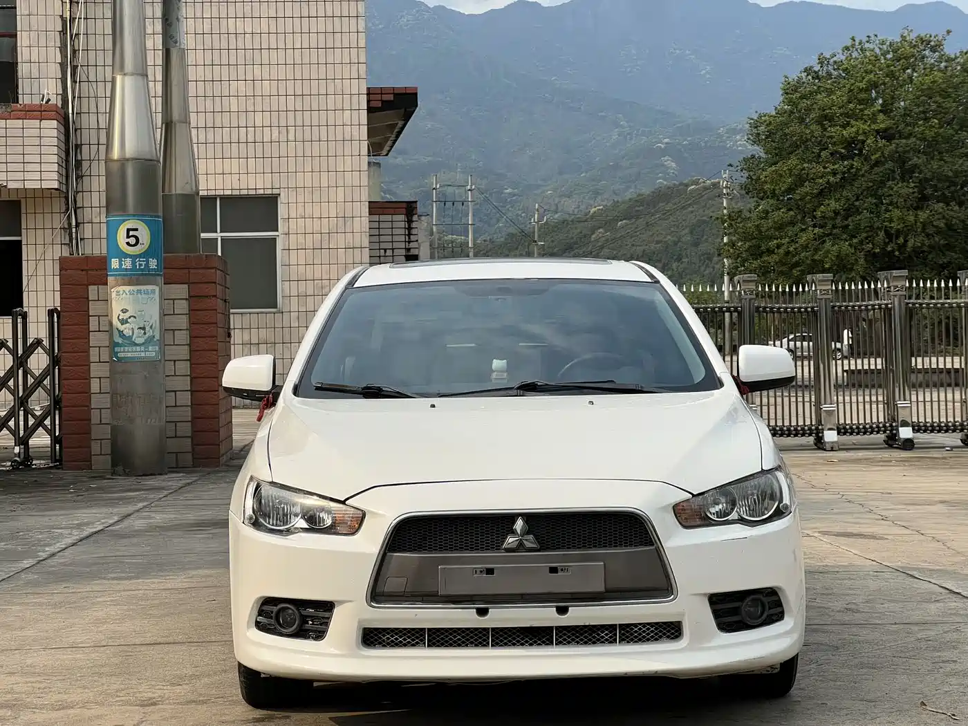 Mitsubishi Lancer EX 2013 ZhiShang Edition 1.8L Manual Luxury