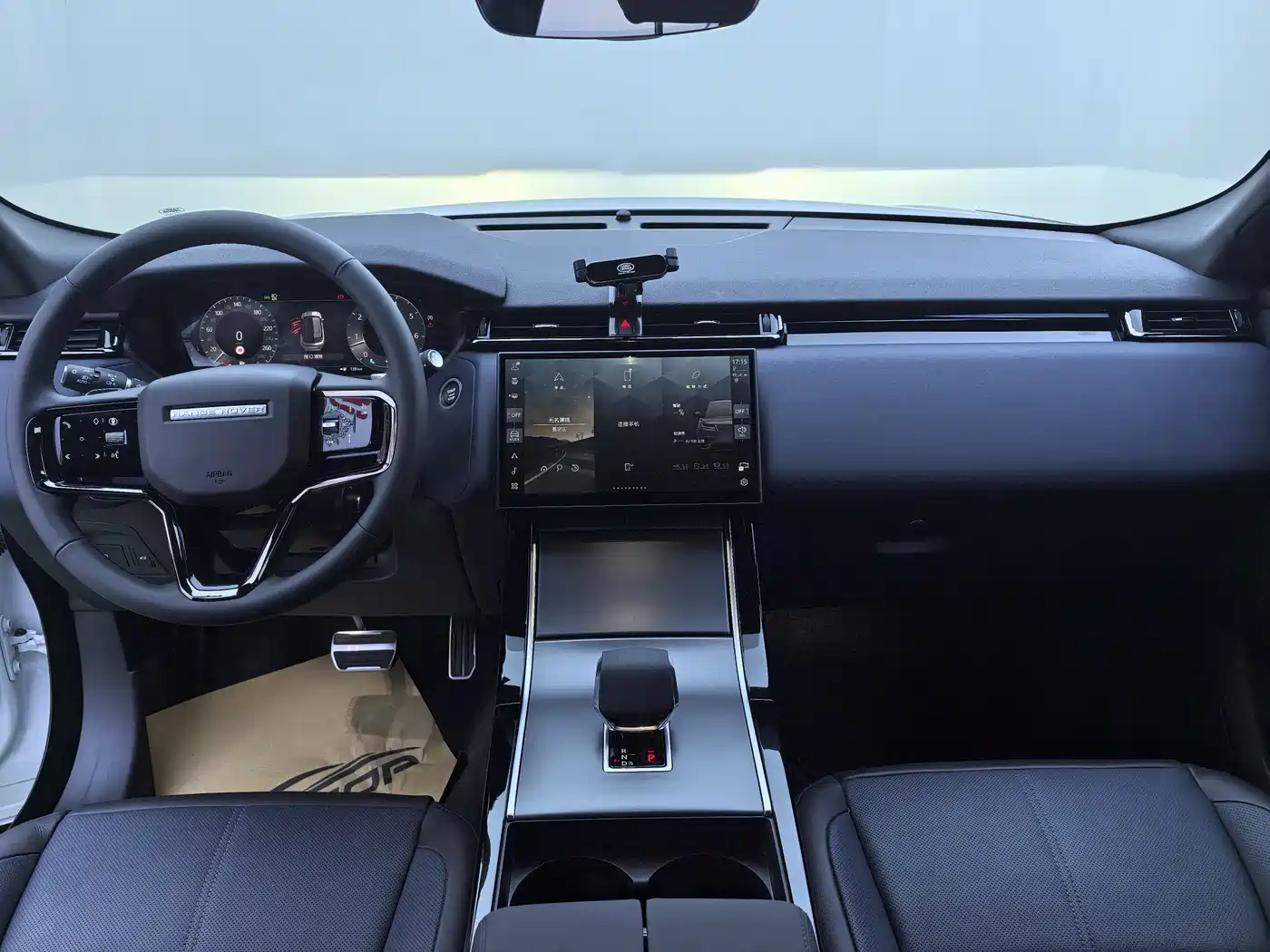 Land Rover Range Rover Velar 2025 Dynamic SE фото 9