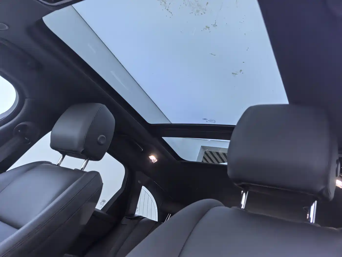 Land Rover Range Rover Velar 2025 Dynamic SE фото 16