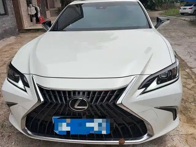 Lexus ES 2024