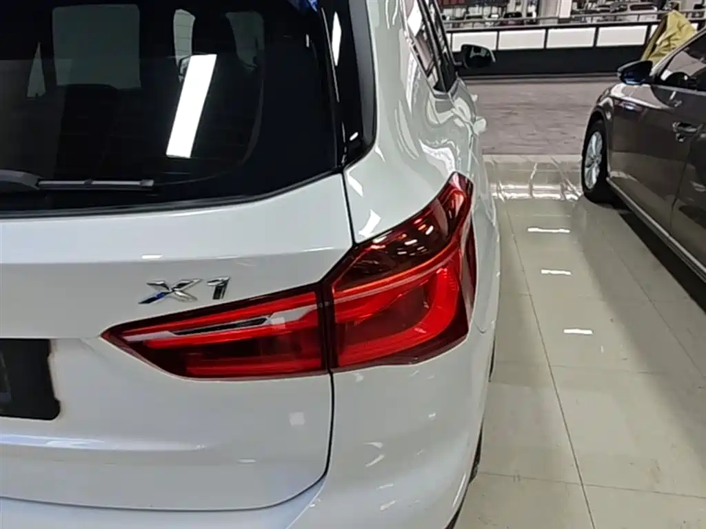 BMW X1 2018 sDrive18Li Premium Model фото 8