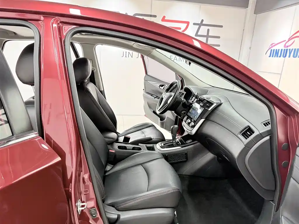 Photo 16 - Nissan Tiida