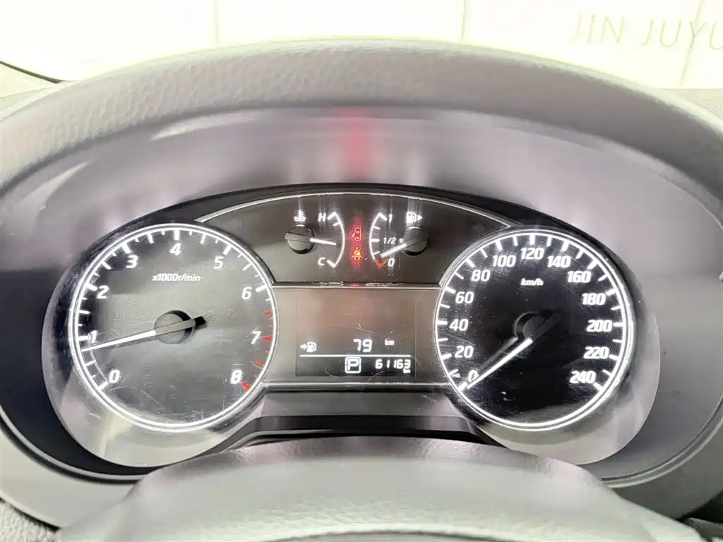 Photo 9 - Nissan Tiida