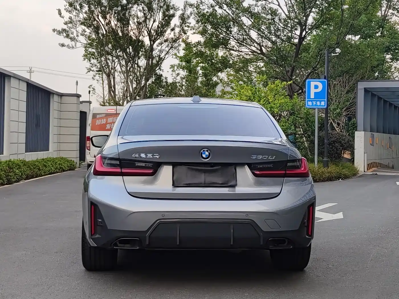 BMW 3 Series 2023 330Li M Sport Dark Night Package фото 13