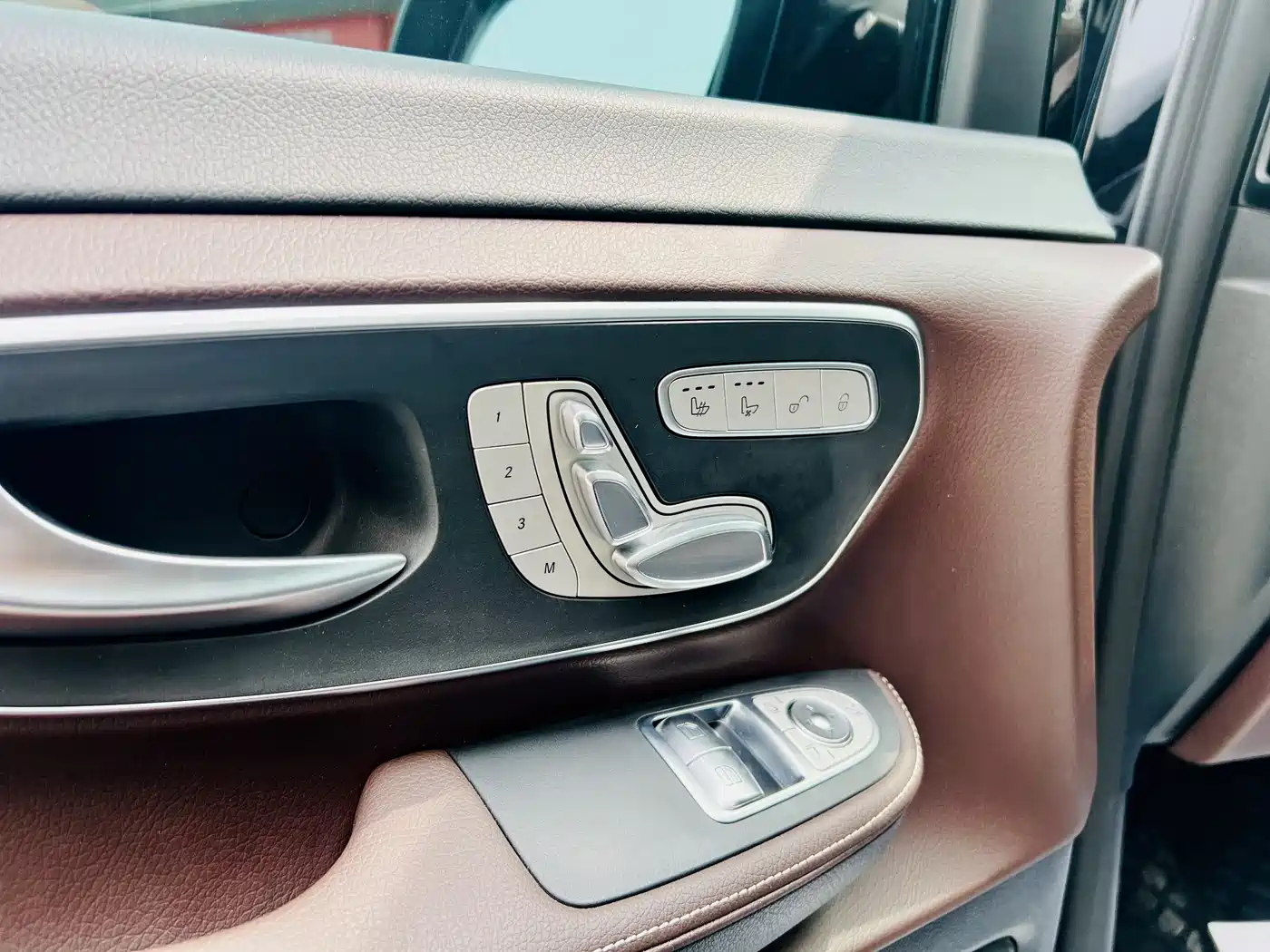 Mercedes-Benz V-Class 2022 V 260 L Long Wheelbase Luxury Edition фото 5