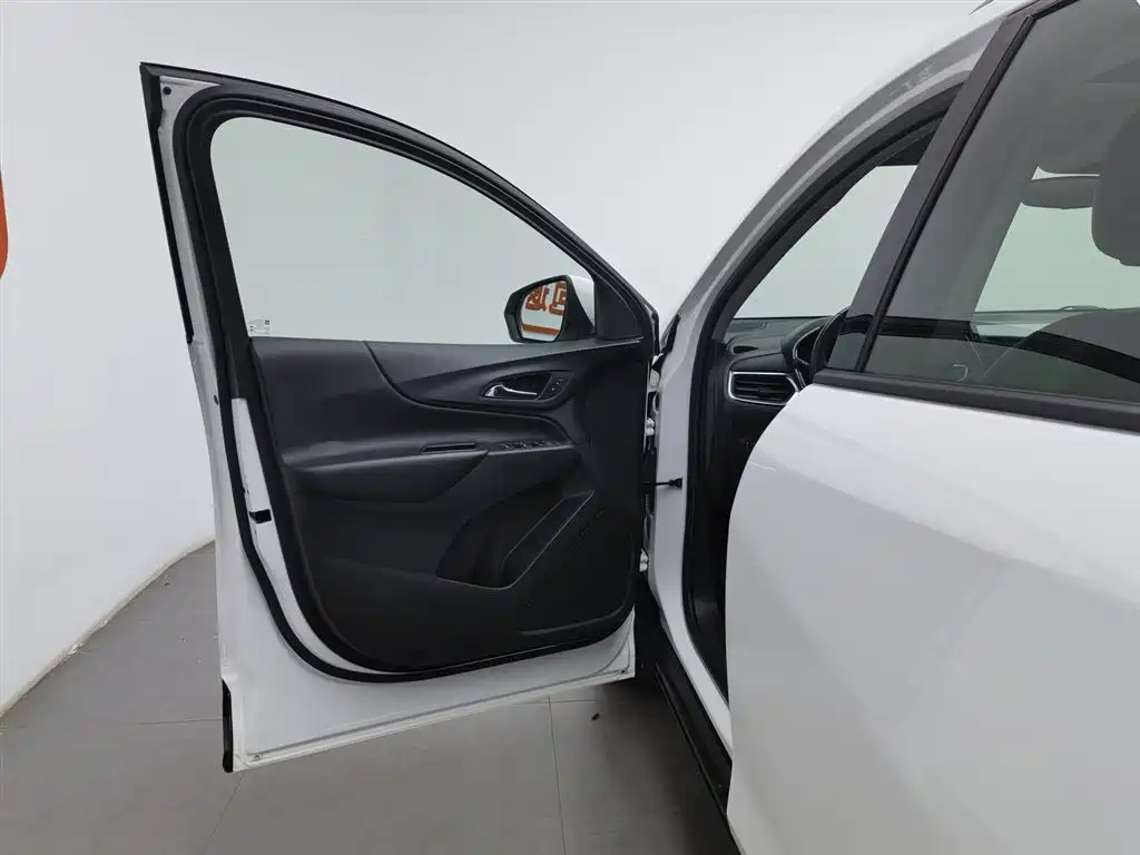 Chevrolet Equinox 2018 535T Automatic Galloping Edition фото 8
