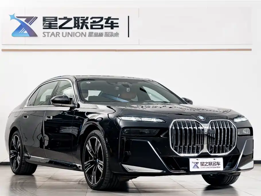 BMW 7 Series 2023 740Li Exclusive M Sport Package фото 6
