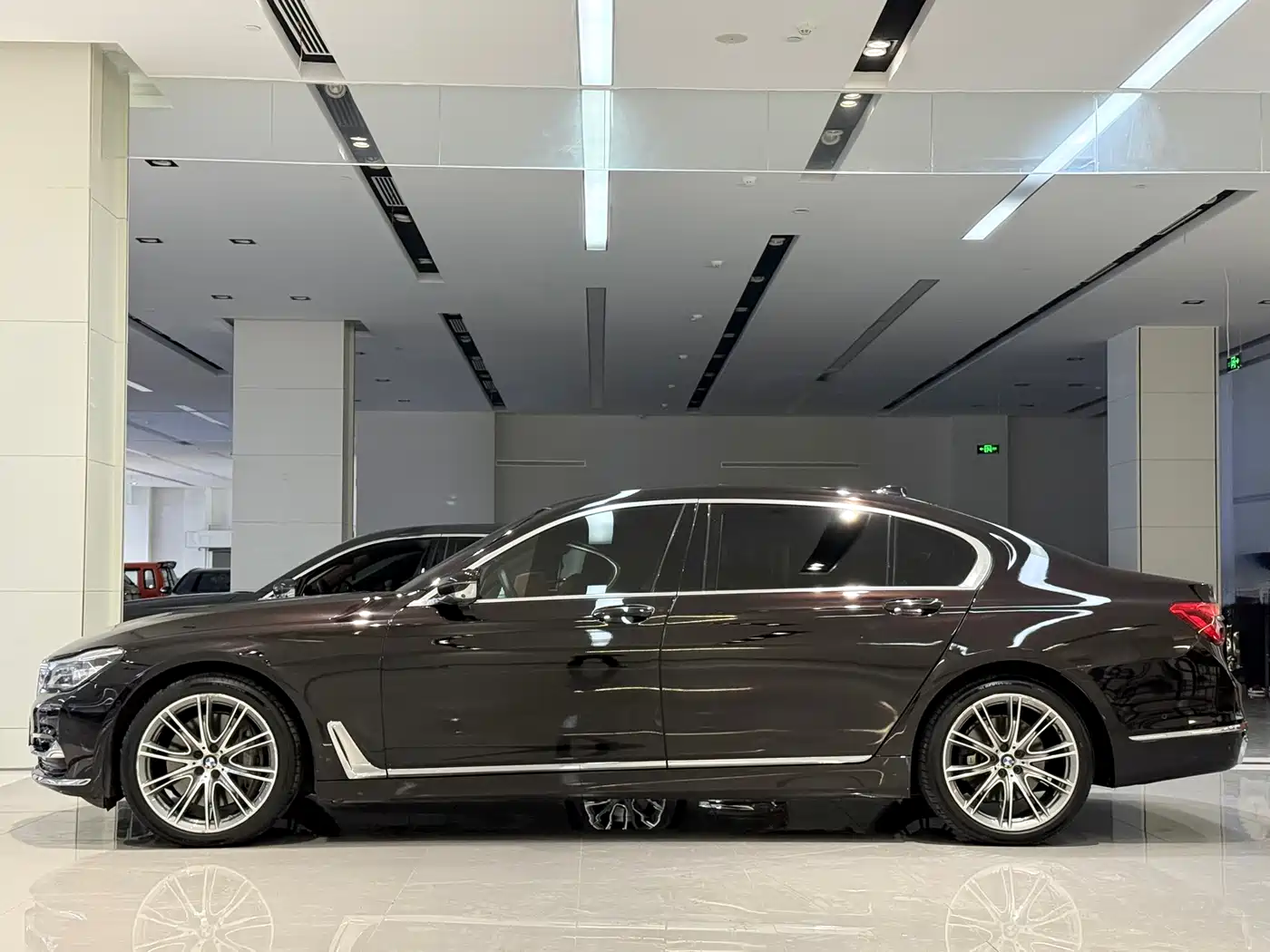 BMW 7 Series 2017 750Li xDrive Customized Edition (4-Seater) фото 17