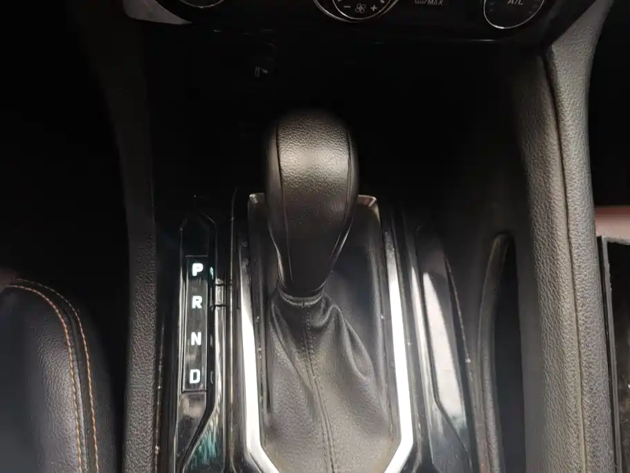 Jiangling Yusheng S350 2017 2016 2.0T Automatic 4WD Gasoline Luxury 5-seater