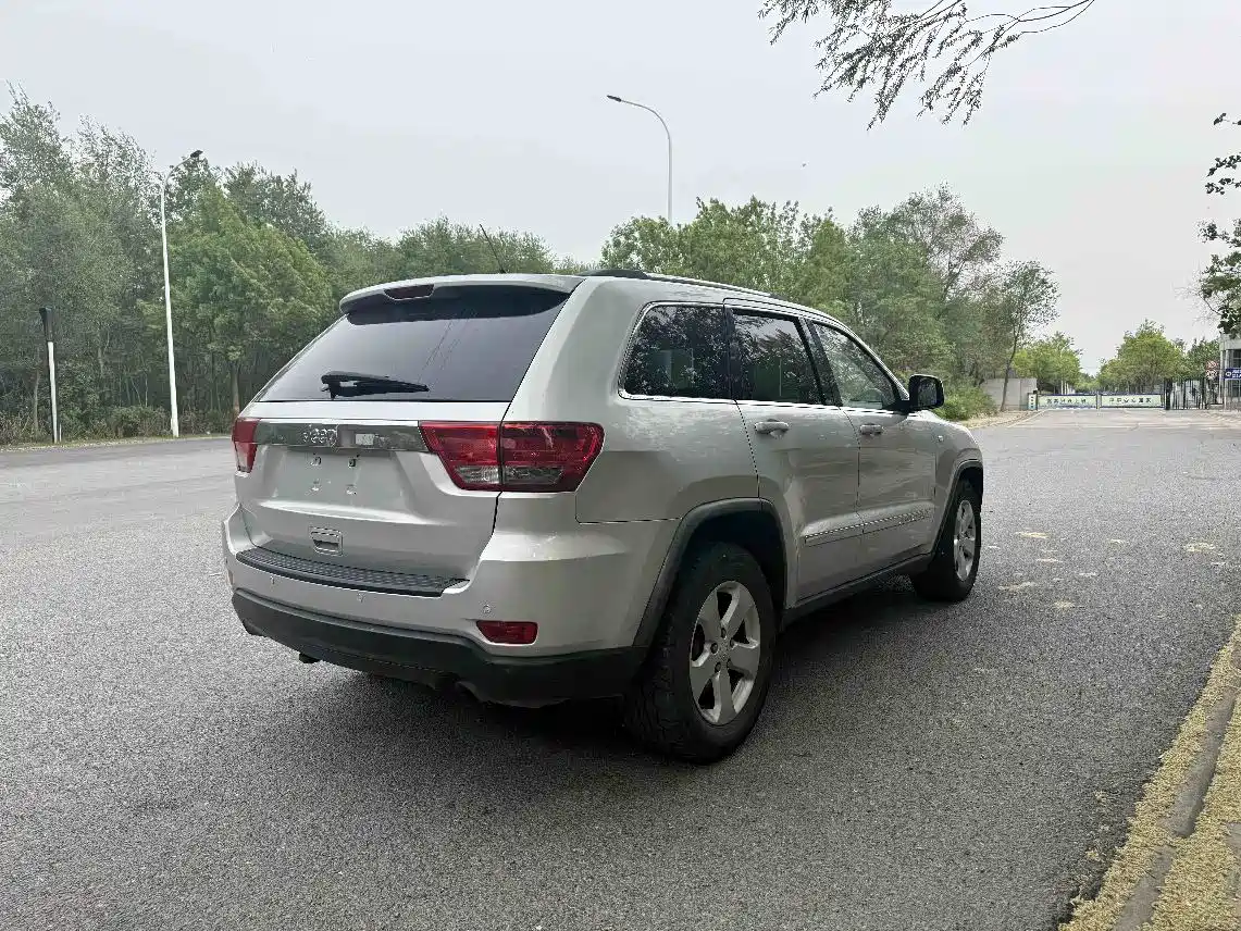 Jeep Grand Cherokee (Import) 2011 2011 3.6L Comfort Edition