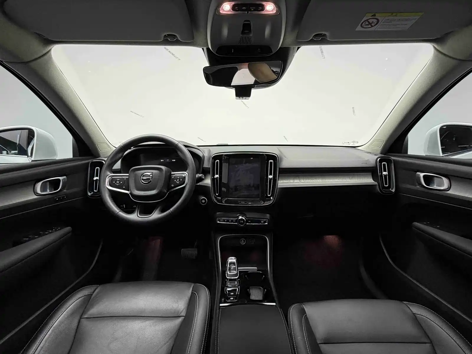 Фото 19 - Volvo XC40