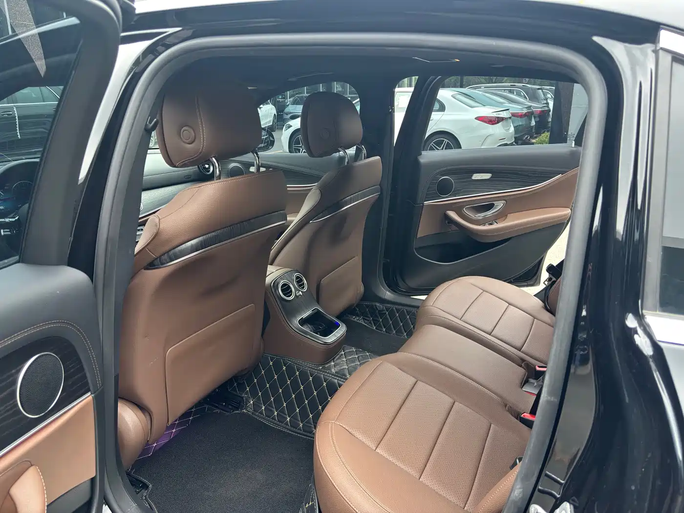 Mercedes-Benz E-Class New Energy 2022 Facelift E 350 e L Plug-in Hybrid Sport Sedan фото 7