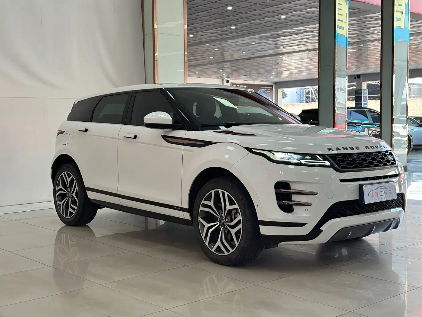 Land Rover Range Rover Evoque 2020 249PS R-DYNAMIC S Sport Edition фото 3