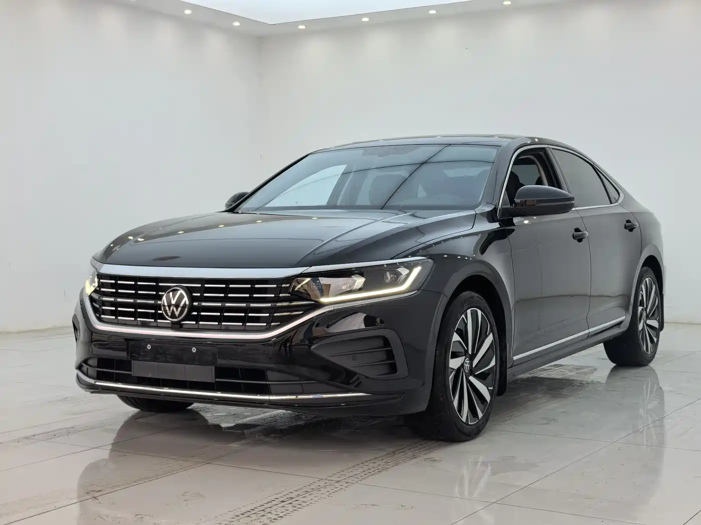 Volkswagen Passat 2024 330TSI Elite Edition фото 2