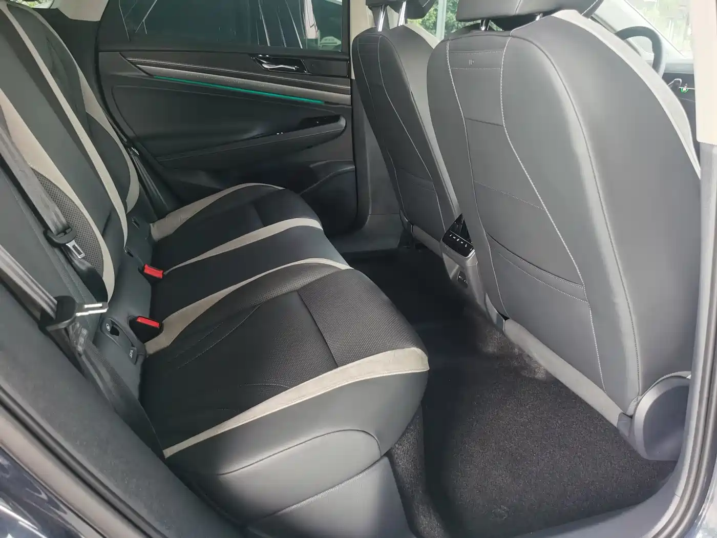 VOLKSWAGEN ID.7 VIZZION