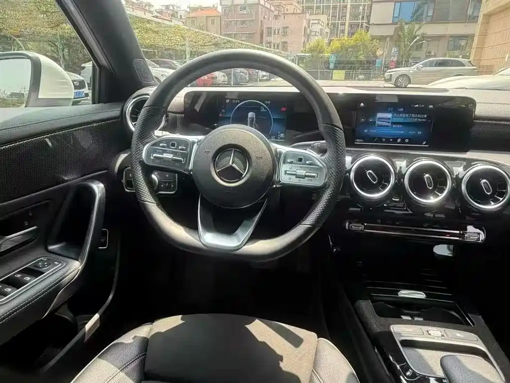 Mercedes-Benz A-Class 2019 A 180 L Sport Sedan фото 4