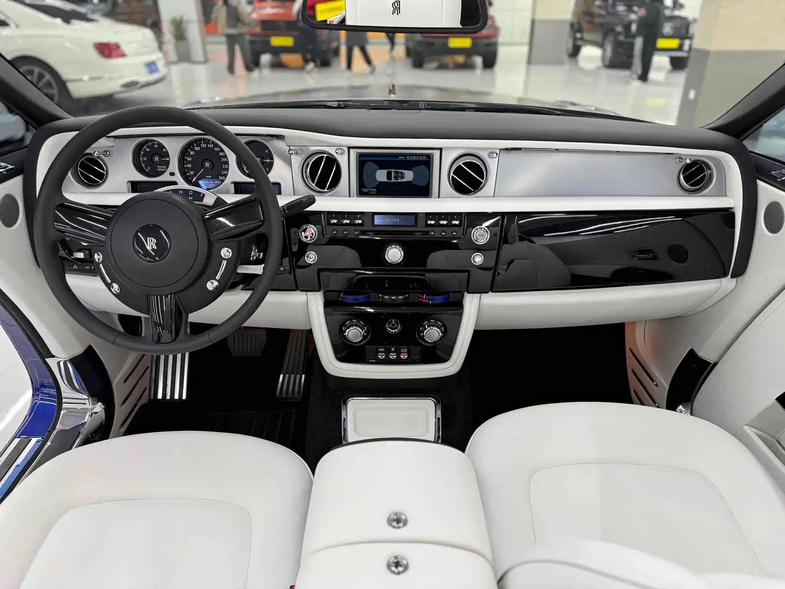 Фото 11 - Rolls-Royce Phantom