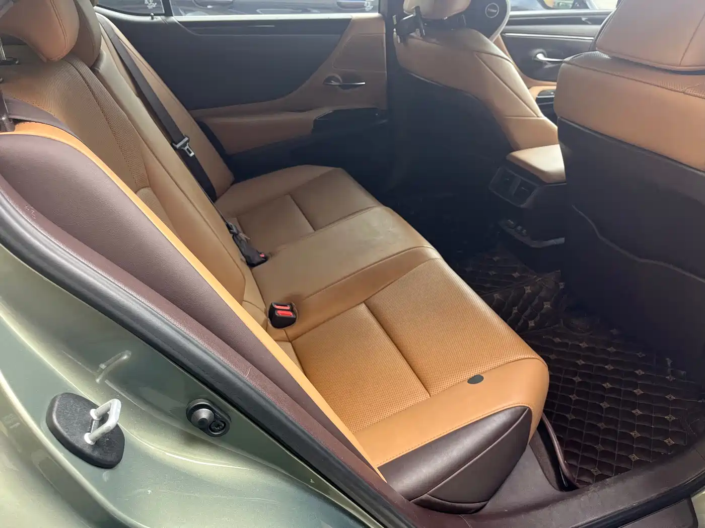 Lexus ES 2021 200 Excellence Edition фото 11