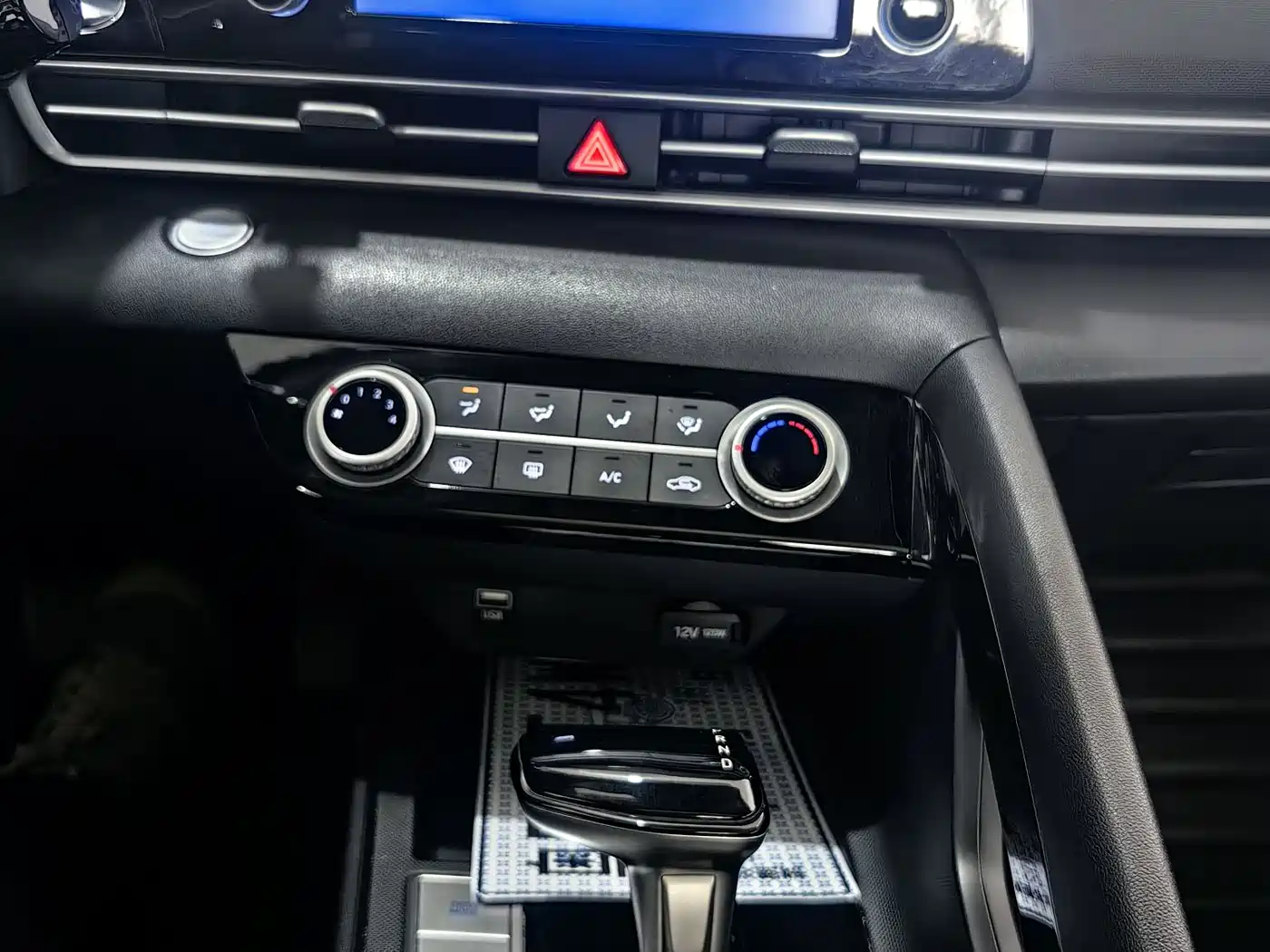 Hyundai Elantra 2021 1.5L CVT GLX Elite Edition фото 8