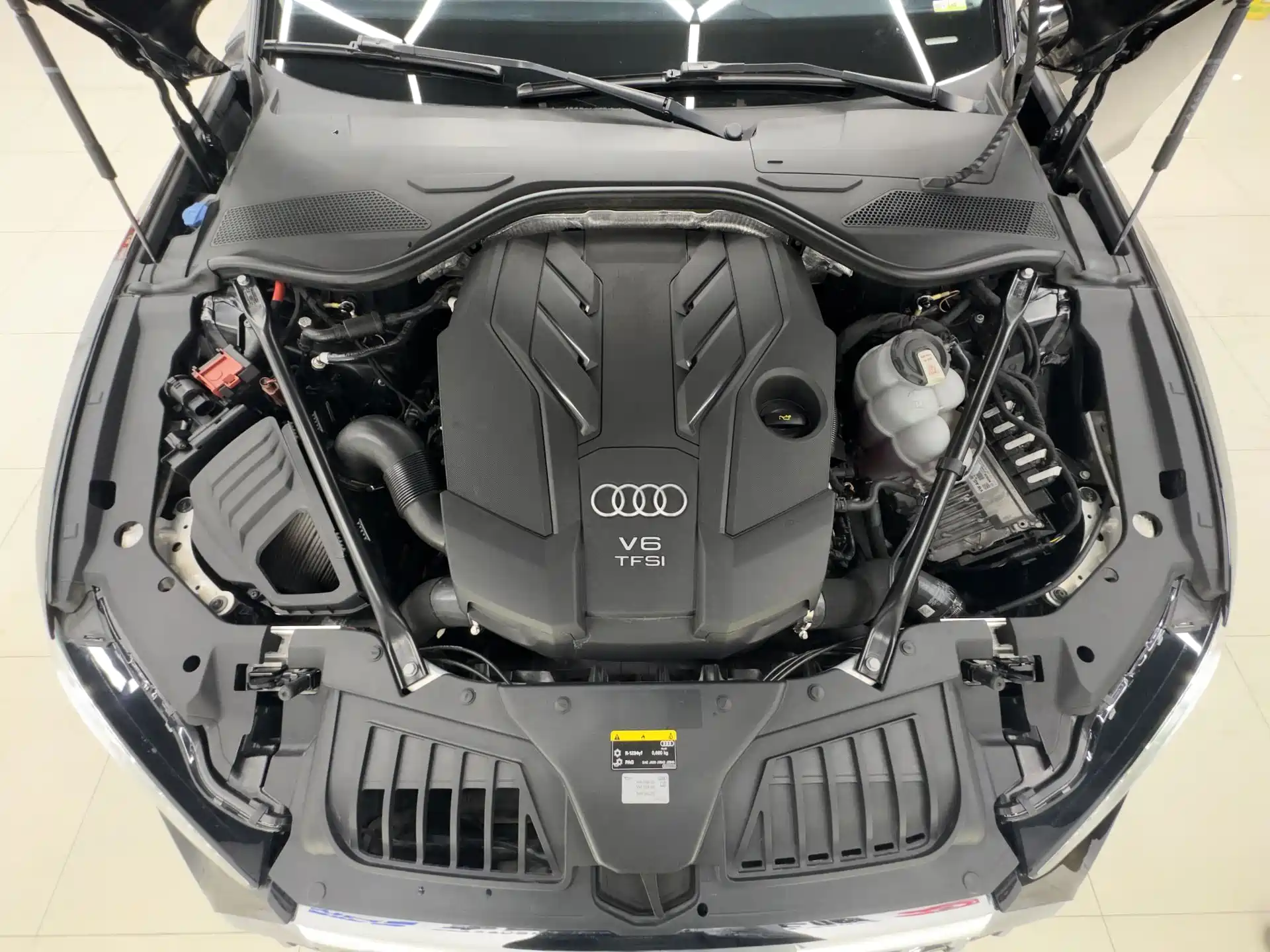 Фото 24 - Audi A8