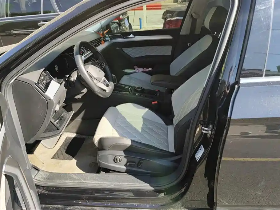 Volkswagen Magotan 2023 Model 2 Million Commemorative Edition 330TSI DSG Luxury фото 9