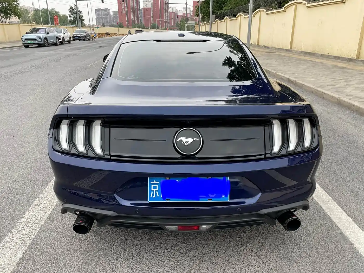 FORD MUSTANG