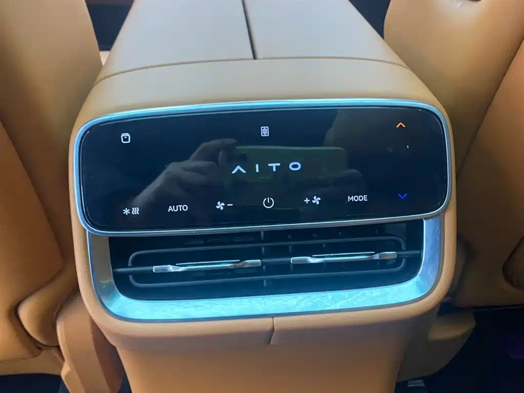 AITO Wenjie AITO M8 2025 Model Extended Range Max+ Edition 53.4kWh 6-Seater фото 22