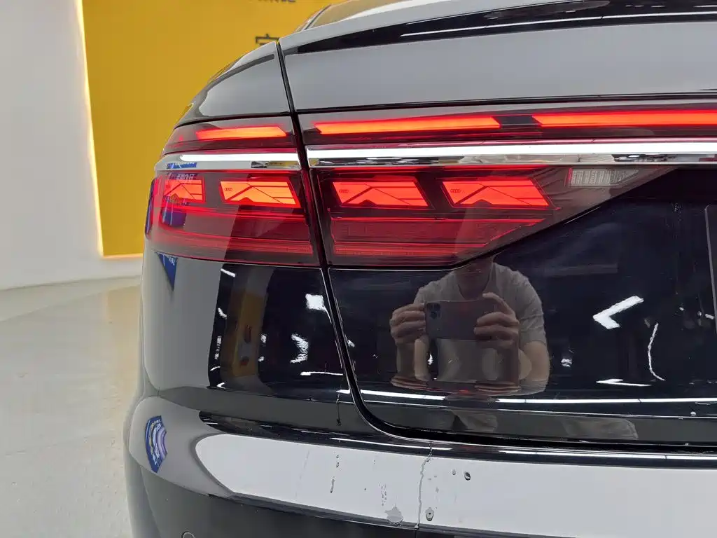 Фото 8 - Audi A8
