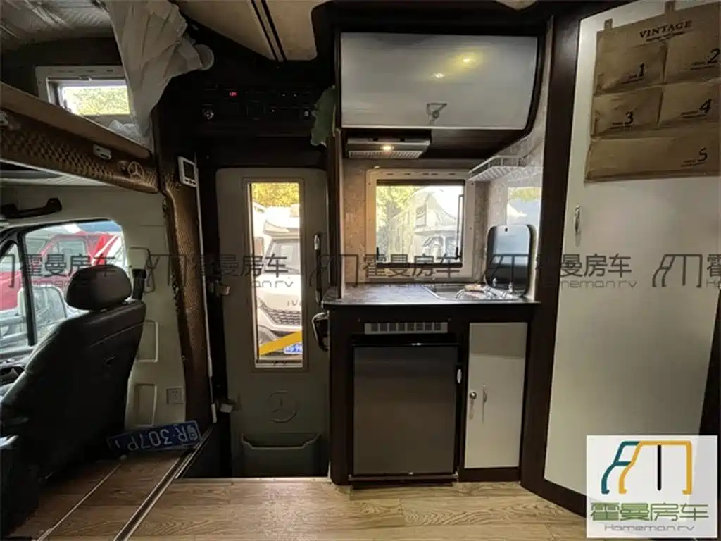 Zhongyi Motorhome Sprinter RV 2016 Model Sprinter Dual Expansion Type C RV фото 9